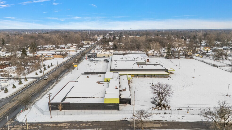 More Photos Of 3402 Richfield Rd, Flint Freestanding For Lease