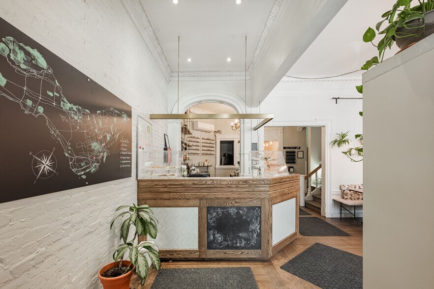 More Photos Of 3422 Rue Stanley, Montréal Hotel For Sale