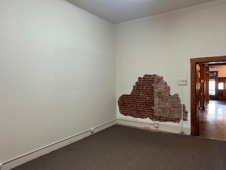 More Photos Of 53 E Lee St, Warrenton Storefront Retail Office For Sale