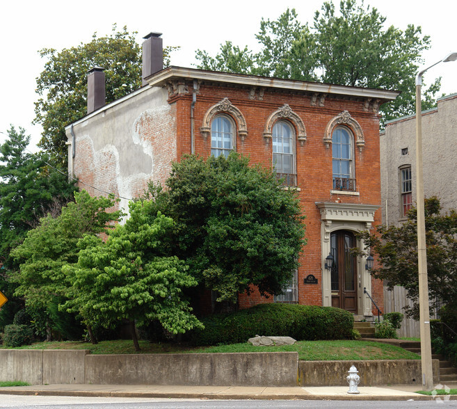 Primary Photo Of 671 Jefferson Ave, Memphis Office For Sale