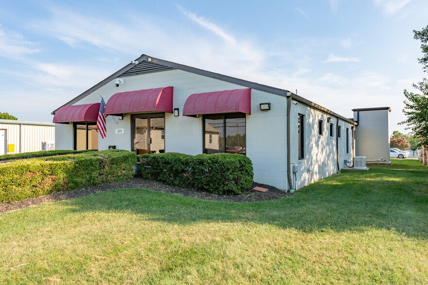 Primary Photo Of 205 Wallace Ln, Fredericksburg Warehouse For Sale