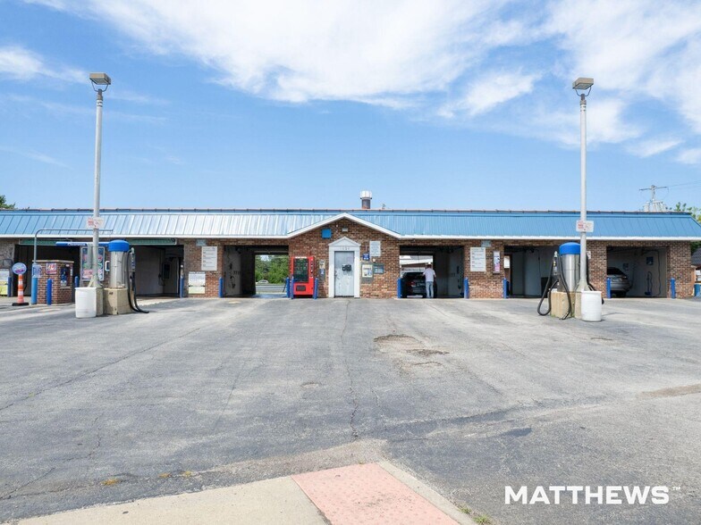 Primary Photo Of 1020 Plainfield Rd, Darien Carwash For Sale