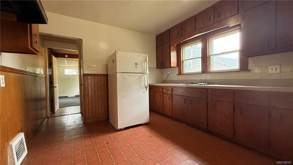 More Photos Of 1890 Linwood Ave, Niagara Falls Apartments For Sale
