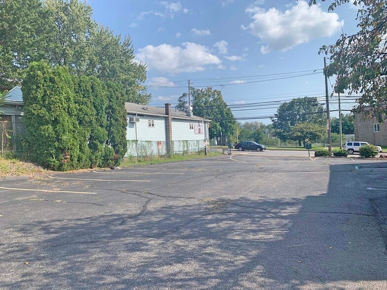 More Photos Of 215 E Main St, Plymouth Restaurant For Sale