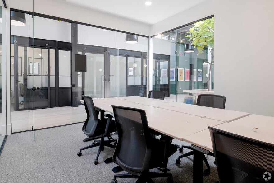 More Photos Of 1801 E Camelback Rd, Phoenix Coworking Space