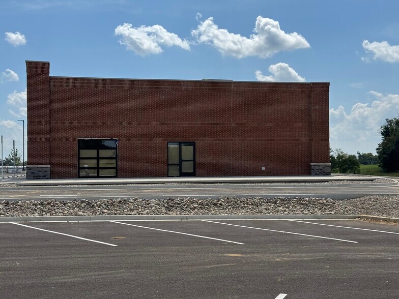 More Photos Of 420 Watson Way, Shelbyville Restaurant For Lease