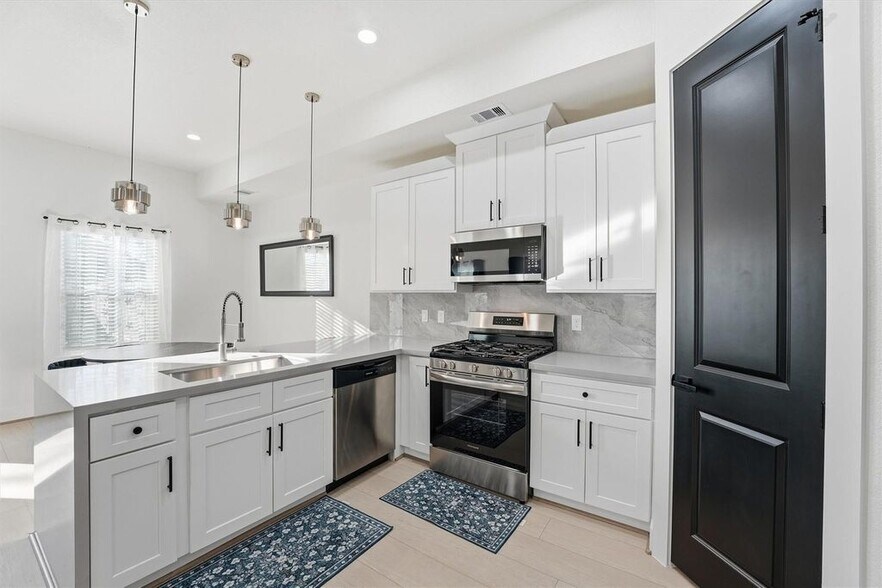 More Photos Of 7908 Brandon St, Houston Multifamily For Sale
