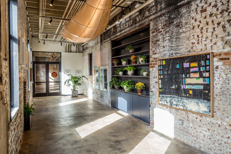 More Photos Of 500 E Davie St, Raleigh Restaurant For Lease