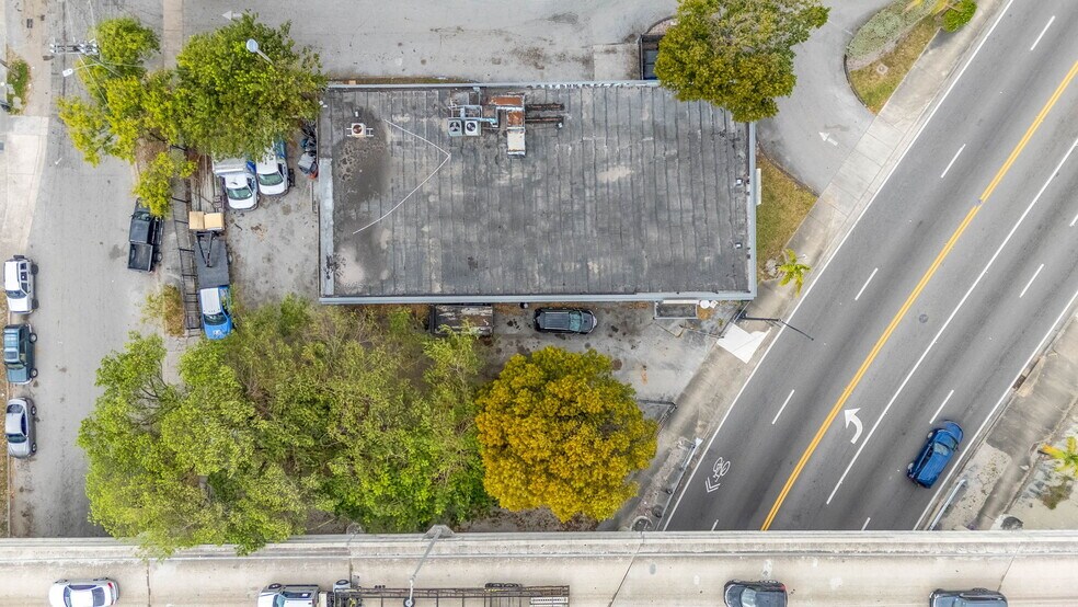More Photos Of 666 NW 36th St, Miami Manufacturing For Sale
