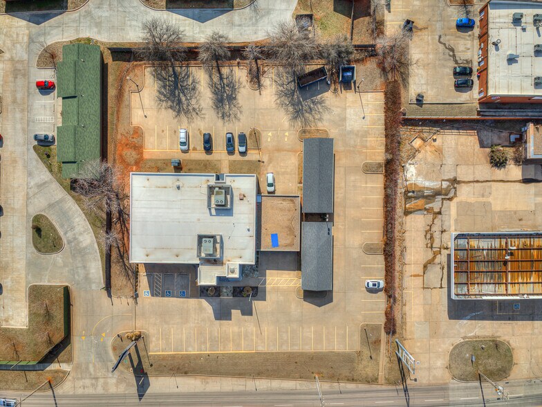 More Photos Of 2028 E Memorial, Edmond Office For Lease