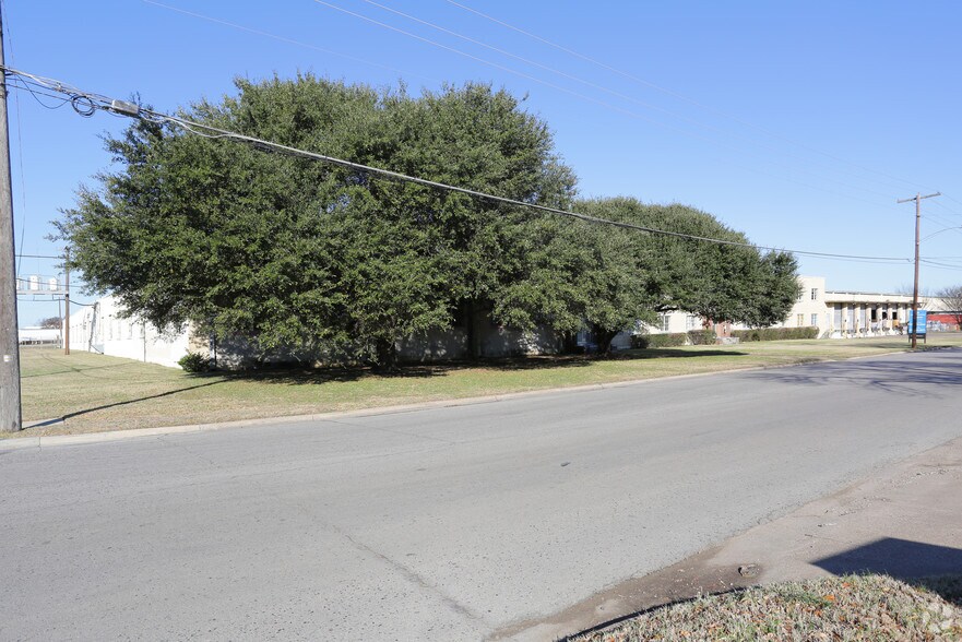 More Photos Of 2743 Pierce St, Dallas Manufacturing For Sale