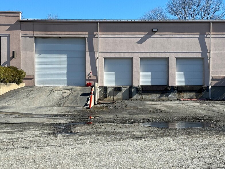 More Photos Of 25 Bond St, Haverhill Warehouse For Lease
