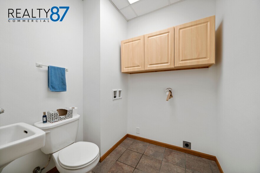 More Photos Of 448 7th Ave, Marion Office For Sale