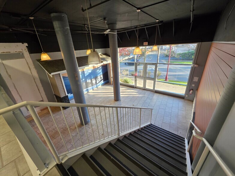 More Photos Of 2745 Veterans Memorial Pky, Victoria Office For Sale