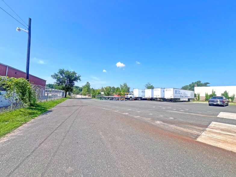 More Photos Of 5300 Tuxedo Rd, Hyattsville Warehouse For Lease