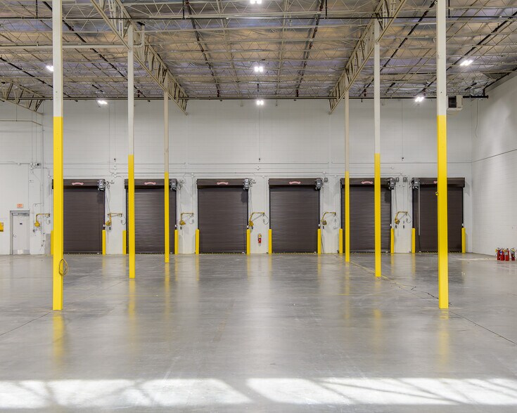 More Photos Of 1480 Bells Ferry Rd, Marietta Warehouse For Lease