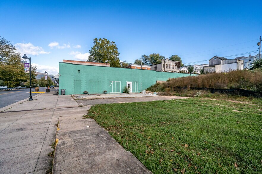 More Photos Of 502 First St, Shenandoah Loft Creative Space For Lease