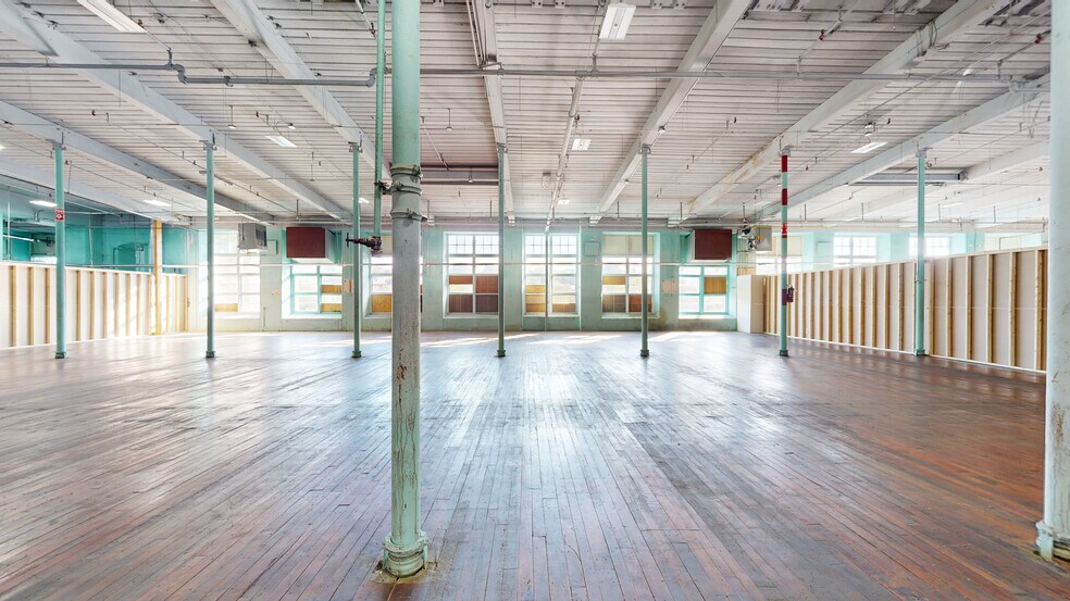 More Photos Of 1 Ace St, Fall River Warehouse For Lease