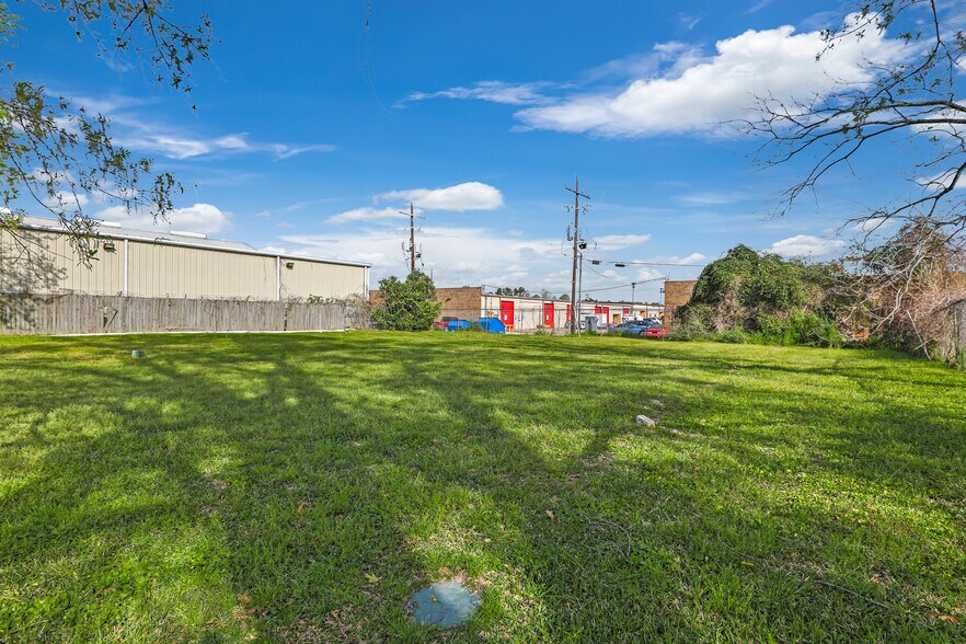 More Photos Of 1725 Northpark Dr, Kingwood Auto Repair For Sale