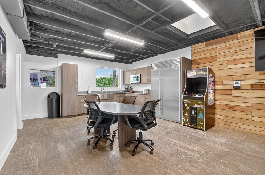 More Photos Of 442 NW 35th St, Boca Raton Office For Sale