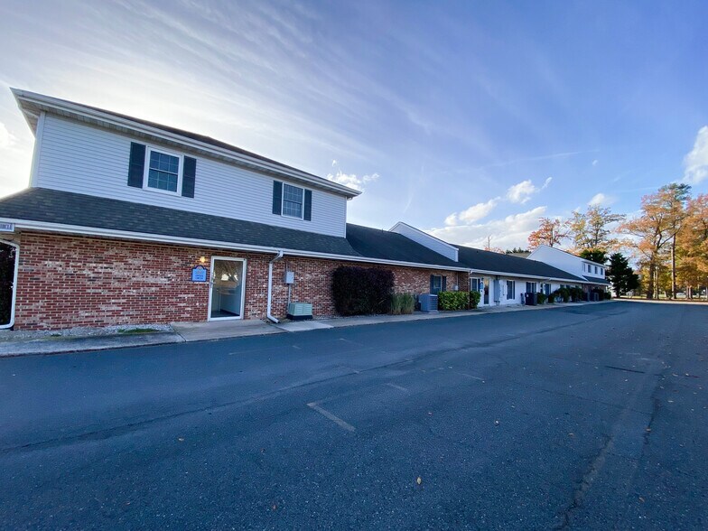 More Photos Of 20167 Office Cir, Georgetown Office For Sale