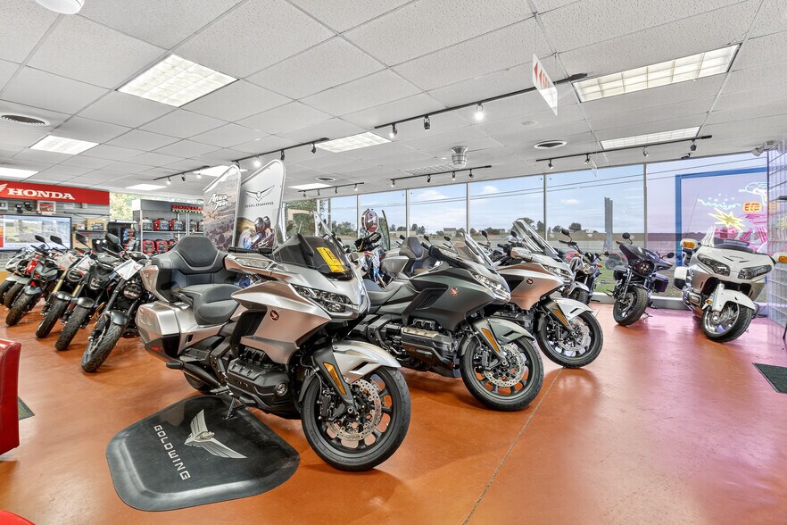 More Photos Of 2350 Dairy Rd, Lancaster Auto Dealership For Lease