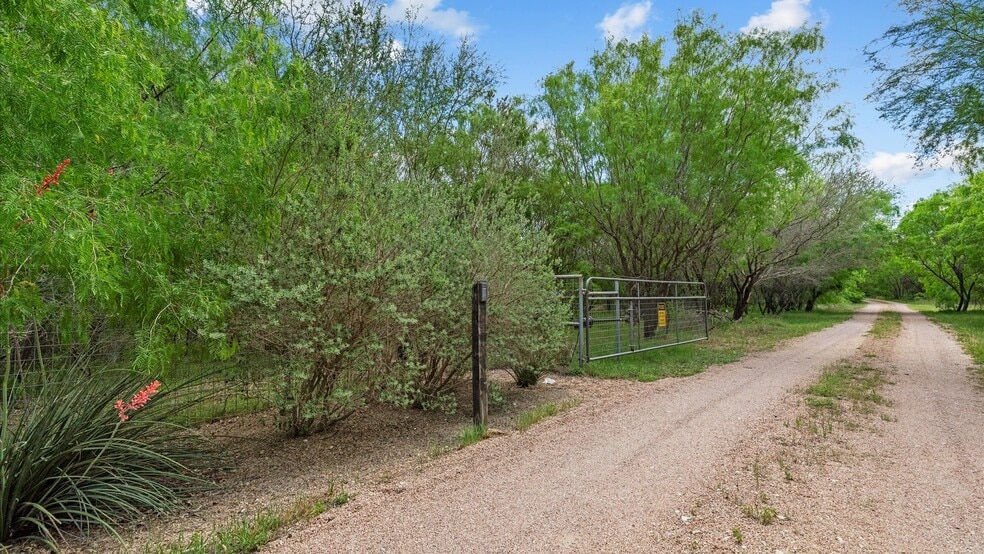 More Photos Of 1911 Wald Rd, New Braunfels Manufactured Housing Mobile Home Park For Sale