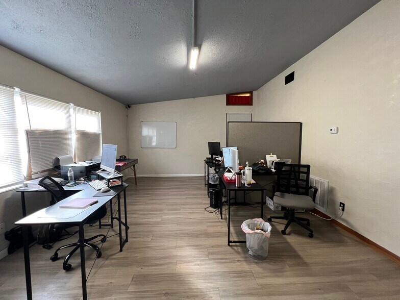 More Photos Of 101 Emily Ln, Brandon Office Residential For Lease