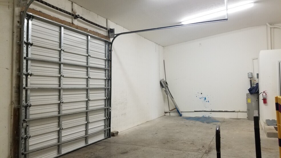 More Photos Of 5471 Lee St, Lehigh Acres Showroom For Lease