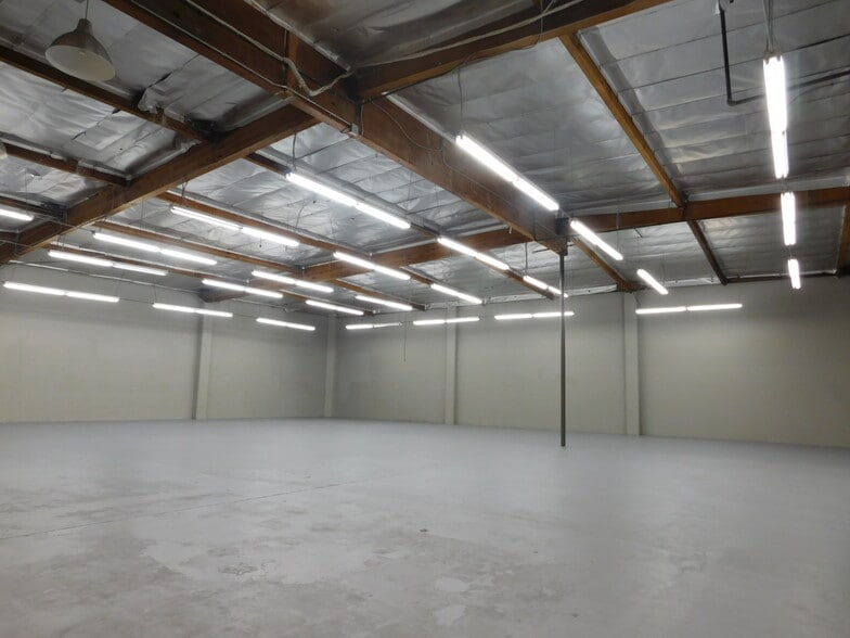 More Photos Of 1374 E 16th St, Los Angeles Warehouse For Sale