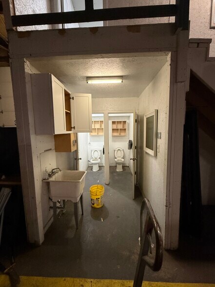 More Photos Of 230 Bridge St, Mooresville Warehouse For Lease