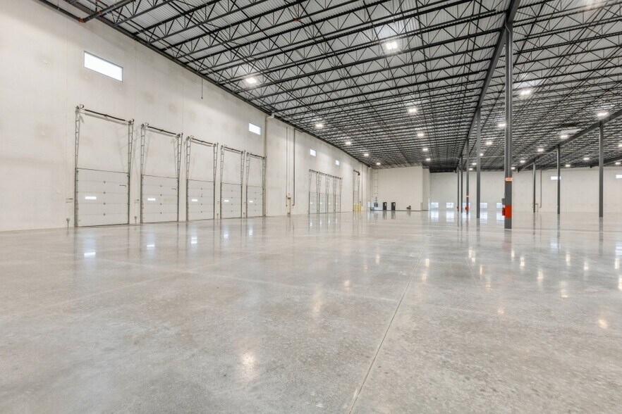 More Photos Of 537 Discovery Dr, West Chicago Distribution For Lease