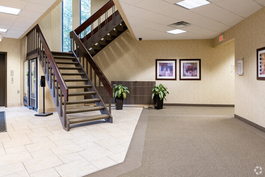 More Photos Of 535 S Burdick St, Kalamazoo Medical For Lease