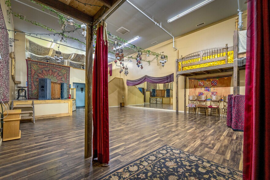 More Photos Of 12150 Charles Dr, Grass Valley Warehouse For Sale