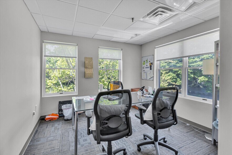 More Photos Of 2488 Montauk Hwy, Bridgehampton Freestanding For Lease
