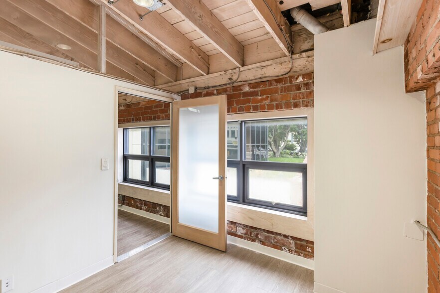 More Photos Of 201 Wilshire Blvd, Santa Monica Loft Creative Space For Lease