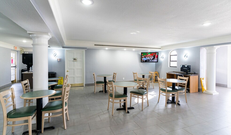 More Photos Of 675 Scott Ave, Farmington Hotel For Sale