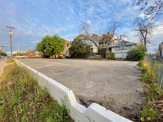 More Photos Of 2600 Mccullough Ave, San Antonio Office For Sale