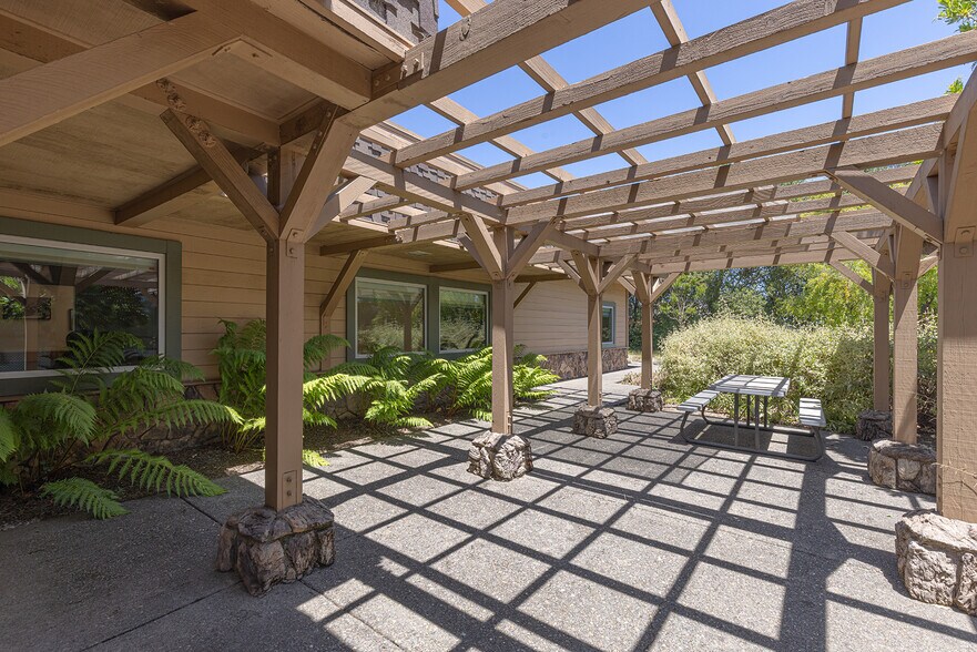 More Photos Of 1101 Vintage Ave, Saint Helena Office For Sale