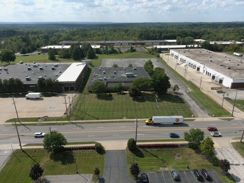 More Photos Of 6262 Cochran Rd, Solon Flex For Sale