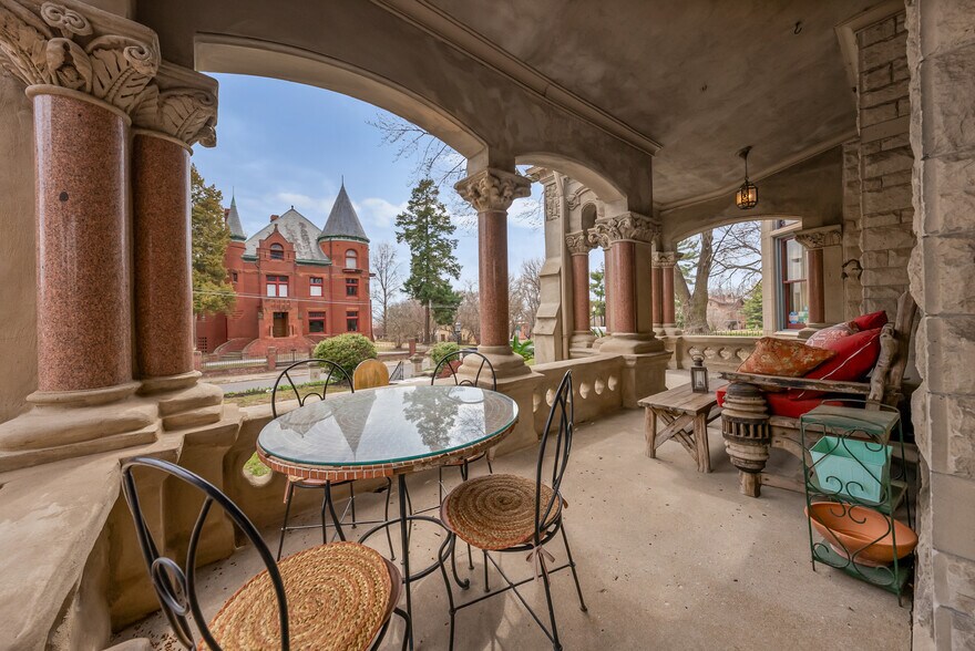 More Photos Of 809 Hall St, Saint Joseph Hospitality For Sale