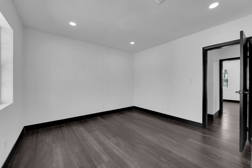 More Photos Of 530 S 7th St, Las Vegas Office Residential For Lease