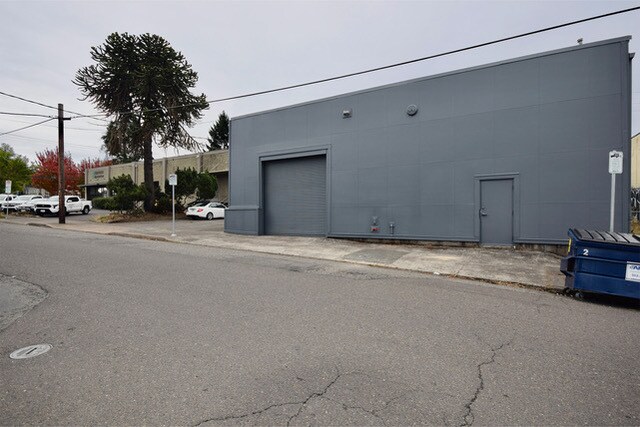 More Photos Of 2801 SE 9th St, Portland Warehouse For Lease