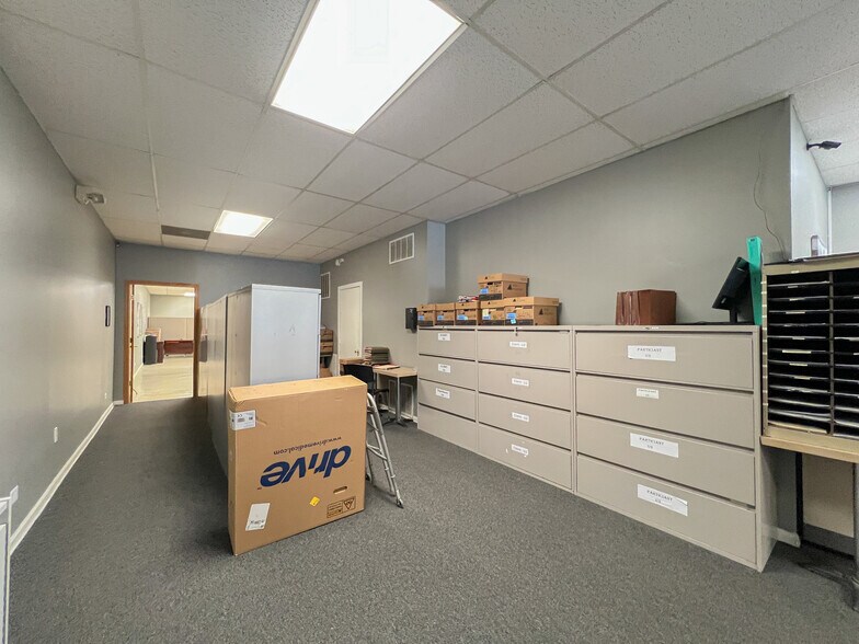 More Photos Of 5250 N Broadway St, Chicago Storefront For Lease