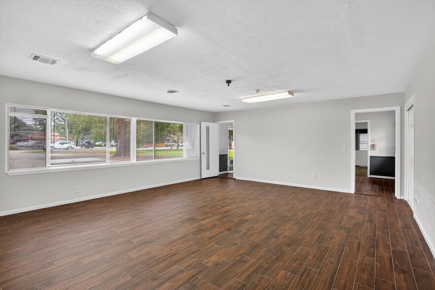More Photos Of 5109 E 5th St, Katy Storefront Retail Office For Lease