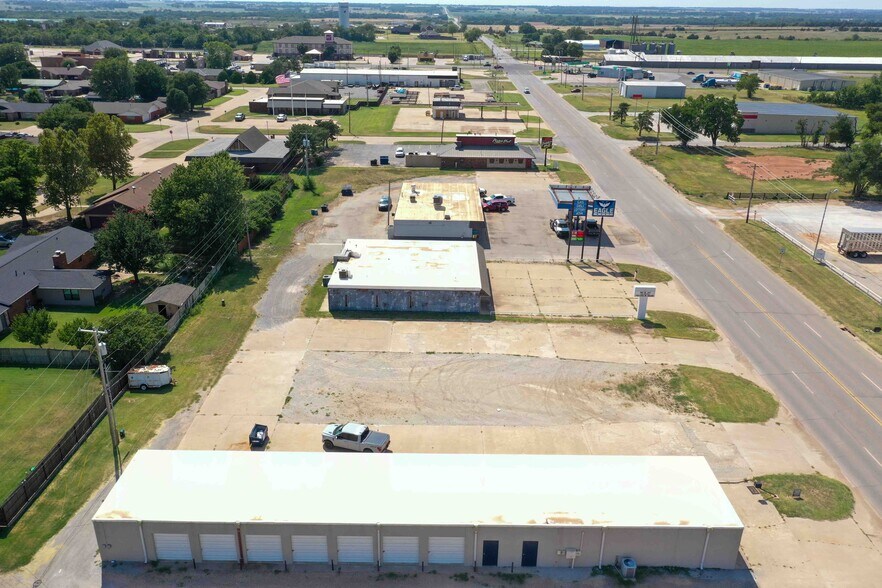 More Photos Of 400 E Jack Choate Ave, Hennessey Office For Sale