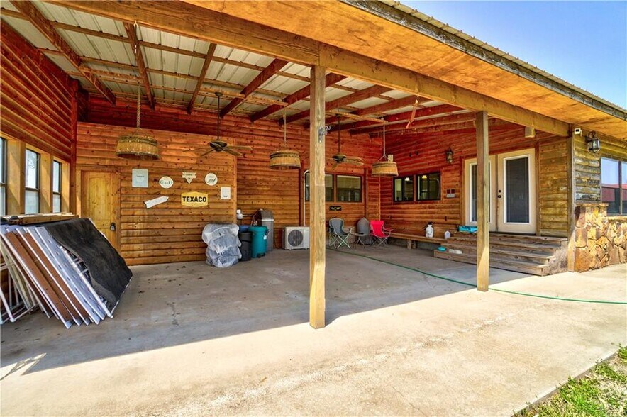 More Photos Of 980576 S Highway 99, Prague Warehouse For Sale