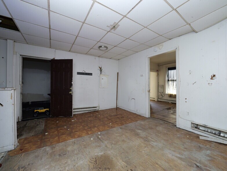 More Photos Of 170 Chambers St, Newburgh Apartments For Sale