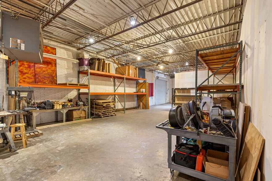 More Photos Of 3606 Asset St, Garland Light Manufacturing For Sale