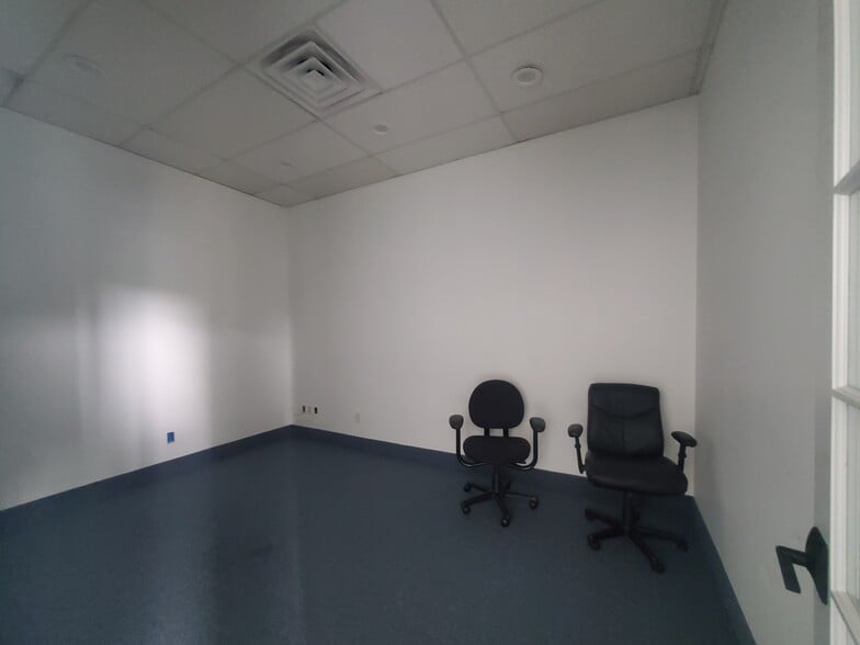 More Photos Of 4830-4848 Sunrise Hwy, Sayville Unknown For Lease